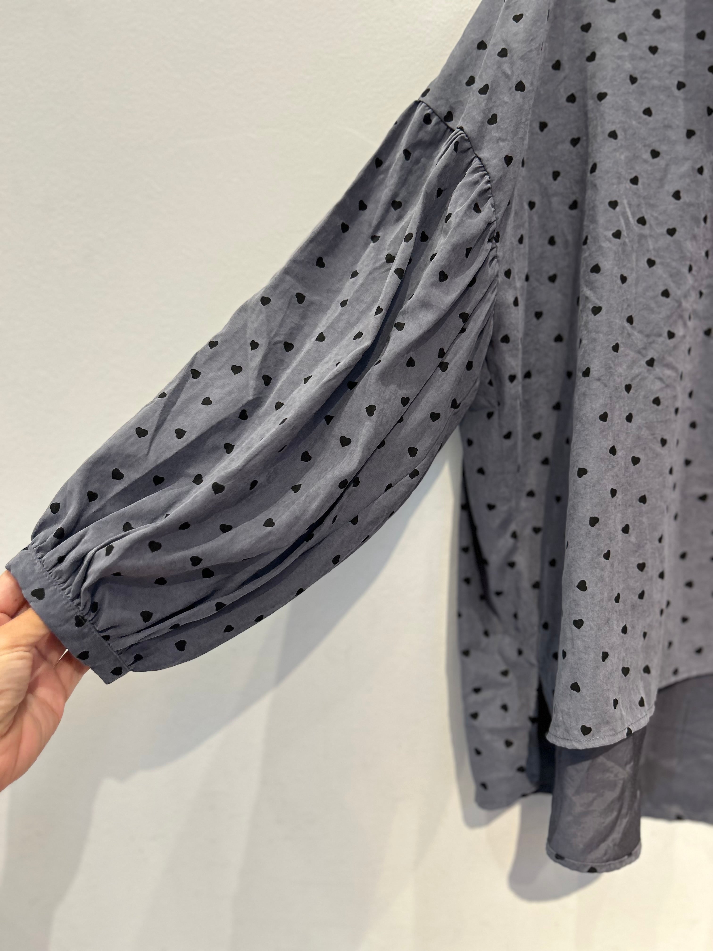 Camisa Corazones Antracita